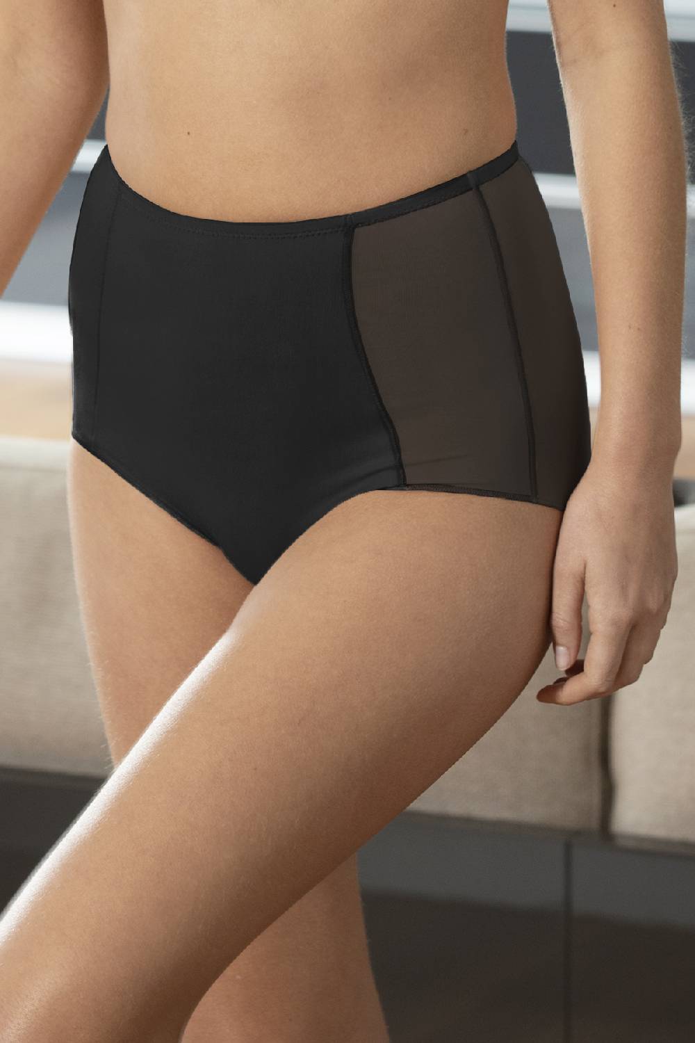 Nina Von C. Taillenslip, COTTON SHAPE