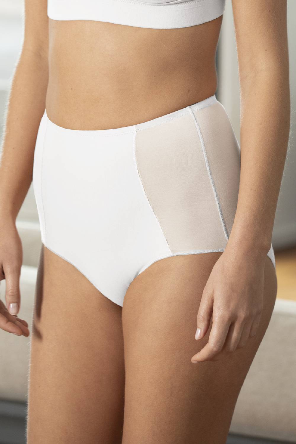 Nina Von C. Taillenslip, COTTON SHAPE