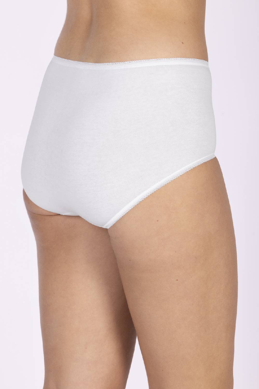 Nina Von C. Taillenslip