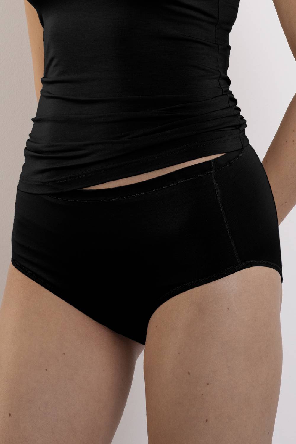 Nina Von C. Taillenslip, PLEASURE