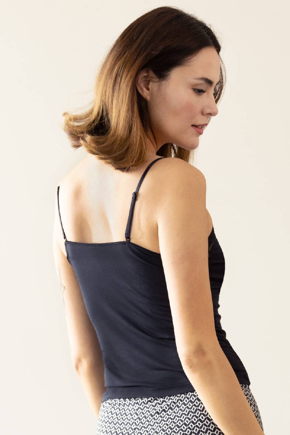 Nina Von C. Trägertop, ROMANCE