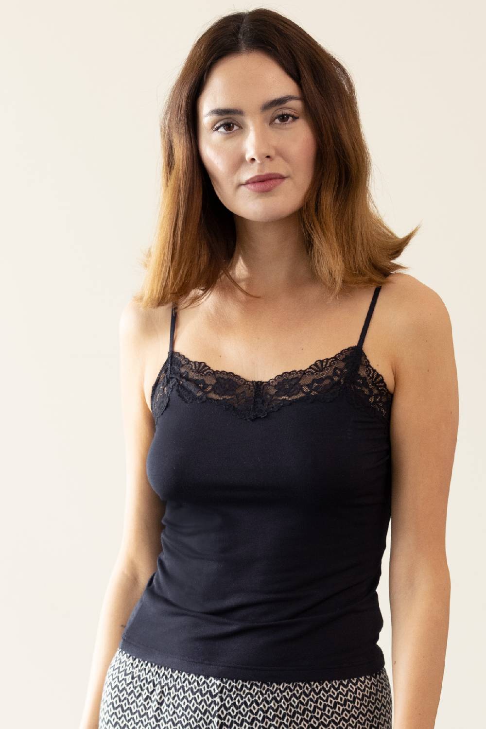 Nina Von C. Trägertop, ROMANCE