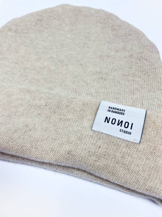 Nonoi Studio CREMEFARBENE MÜTZE "LITHY" AUS KASCHMIR // UNISEX