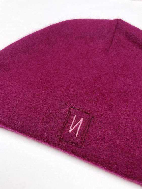 Nonoi Studio KIRSCHLILA MÜTZE "BARCELONA" AUS WEICHEM KASCHMIR