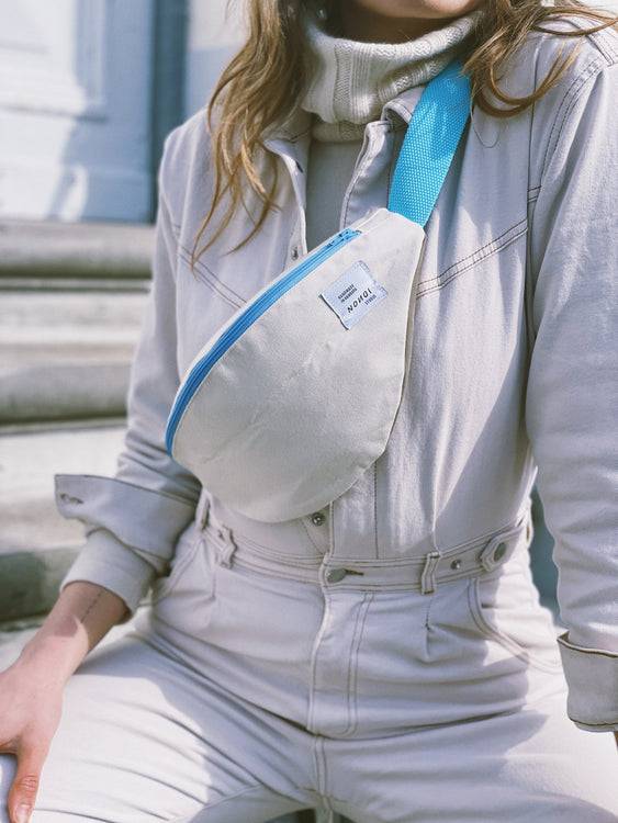 Nonoi Studio Bauchtasche BENT // Creme + Blau