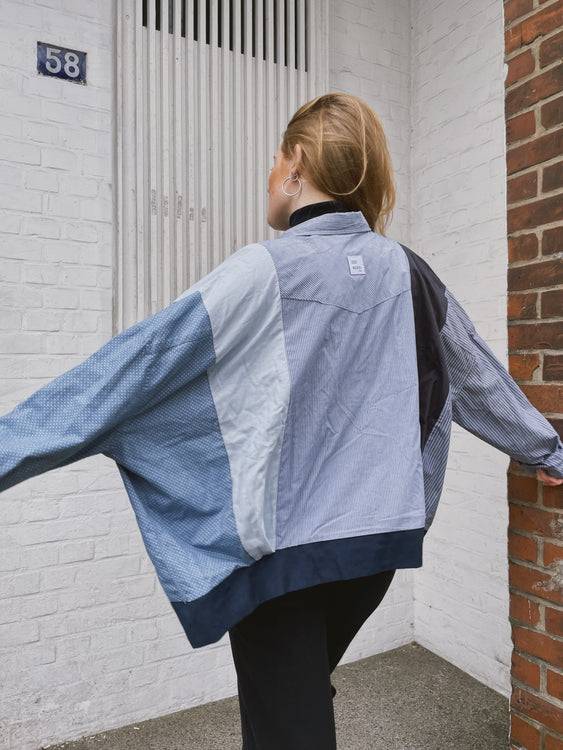 Nonoi Studio Blouson // Dunkelblau // Onesize
