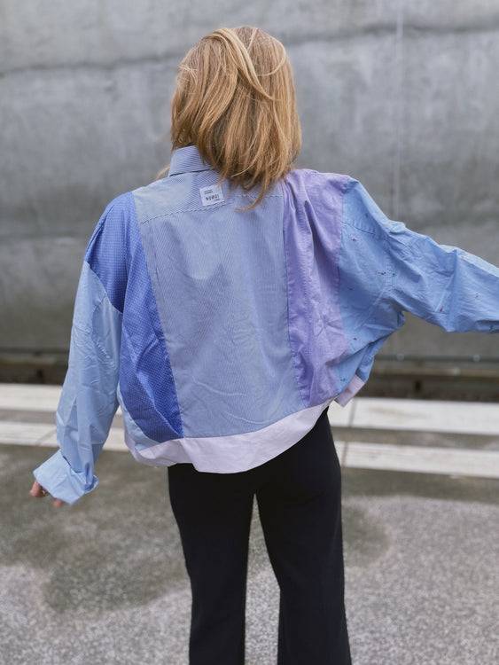 Nonoi Studio Blouson // Hellblau + Flieder // Onesize