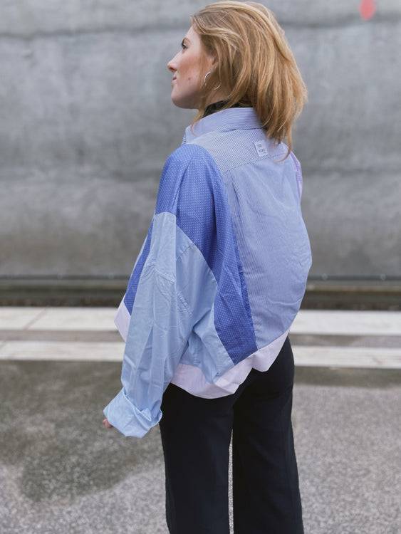 Nonoi Studio Blouson // Hellblau + Flieder // Onesize