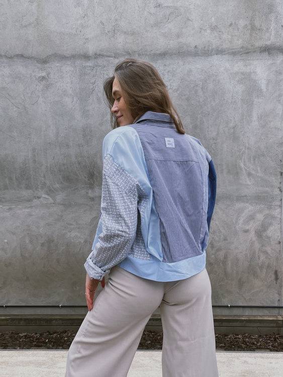Nonoi Studio Blouson // Hellblau + Grau // Onesize