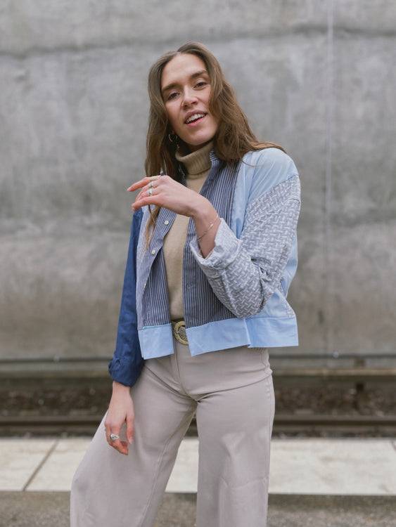 Nonoi Studio Blouson // Hellblau + Grau // Onesize