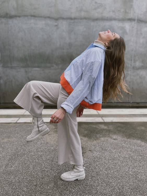 Nonoi Studio Blouson // Hellblau + Orange // Onesize