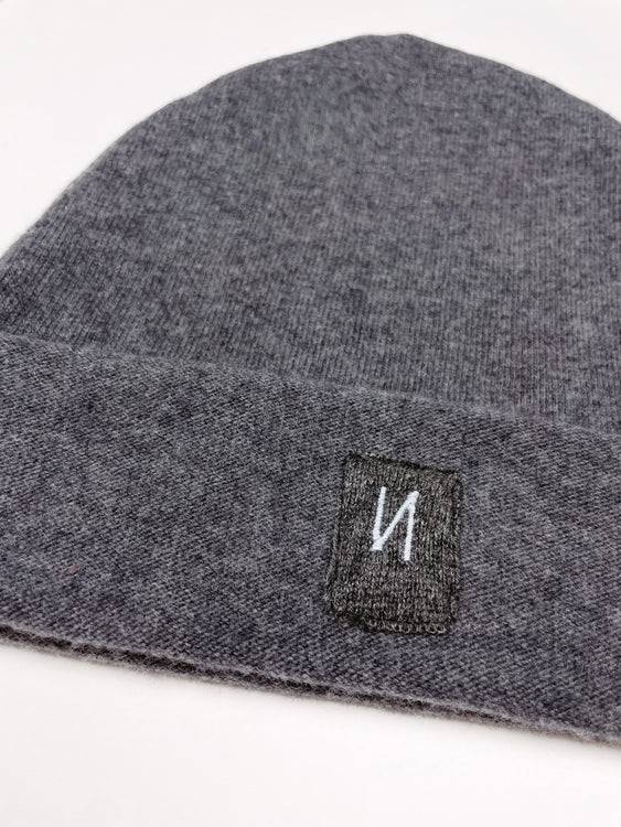 Nonoi Studio MÜTZE GRAU "ATULA" AUS WOLLE // UNISEX