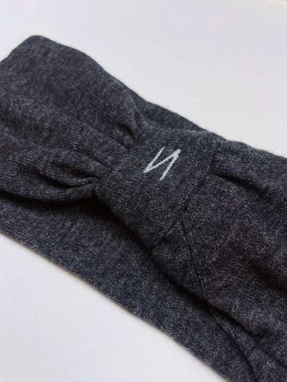 Nonoi Studio STIRNBAND "GLIO" DUNKELGRAU // WOLLE