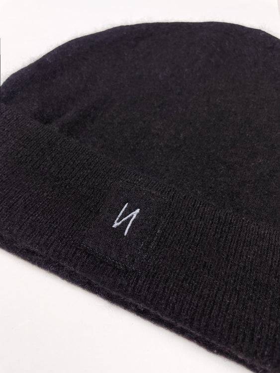 Nonoi Studio SCHWARZE MÜTZE "GENF" AUS KASCHMIR // UNISEX