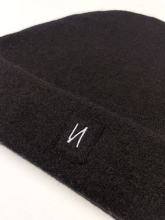 Nonoi Studio SCHWARZE MÜTZE "GENF" AUS KASCHMIR // UNISEX