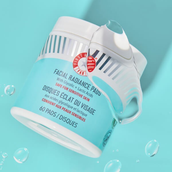 First Aid Beauty Facial Radiance Pads With Glycolic And Lactic Acids