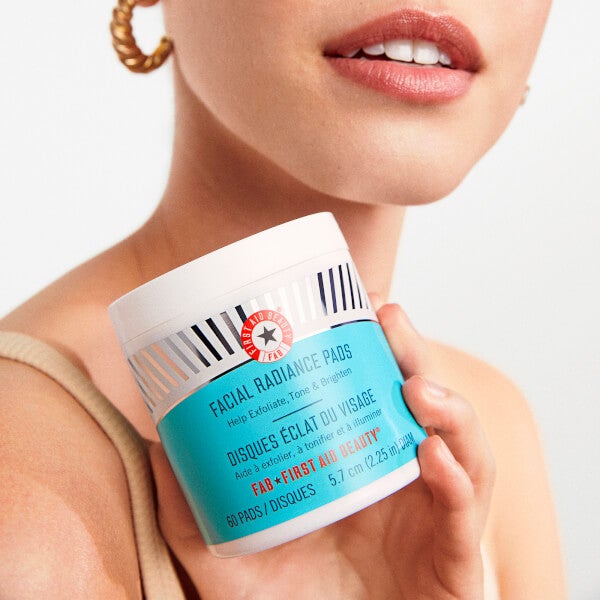 First Aid Beauty Facial Radiance Pads With Glycolic And Lactic Acids