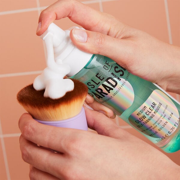 Isle Of Paradise Glow Clear Self-Tanning Mousse - Medium 200ml