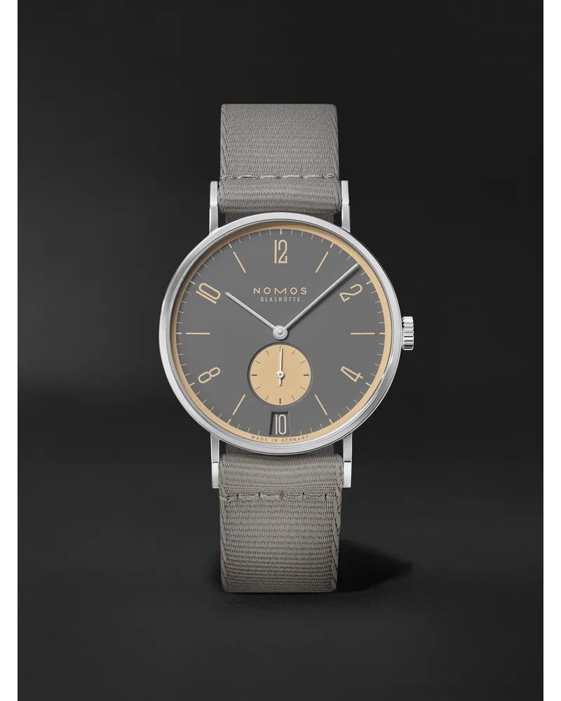 NOMOS Glashütte Tangente 38 Date Haifischgrau – 375 Mm Uhr Aus Edelstahl Mit Handaufzug Und Textilarmband In Limitierter Auflage Ref. Nr.: 179.S20 Grau