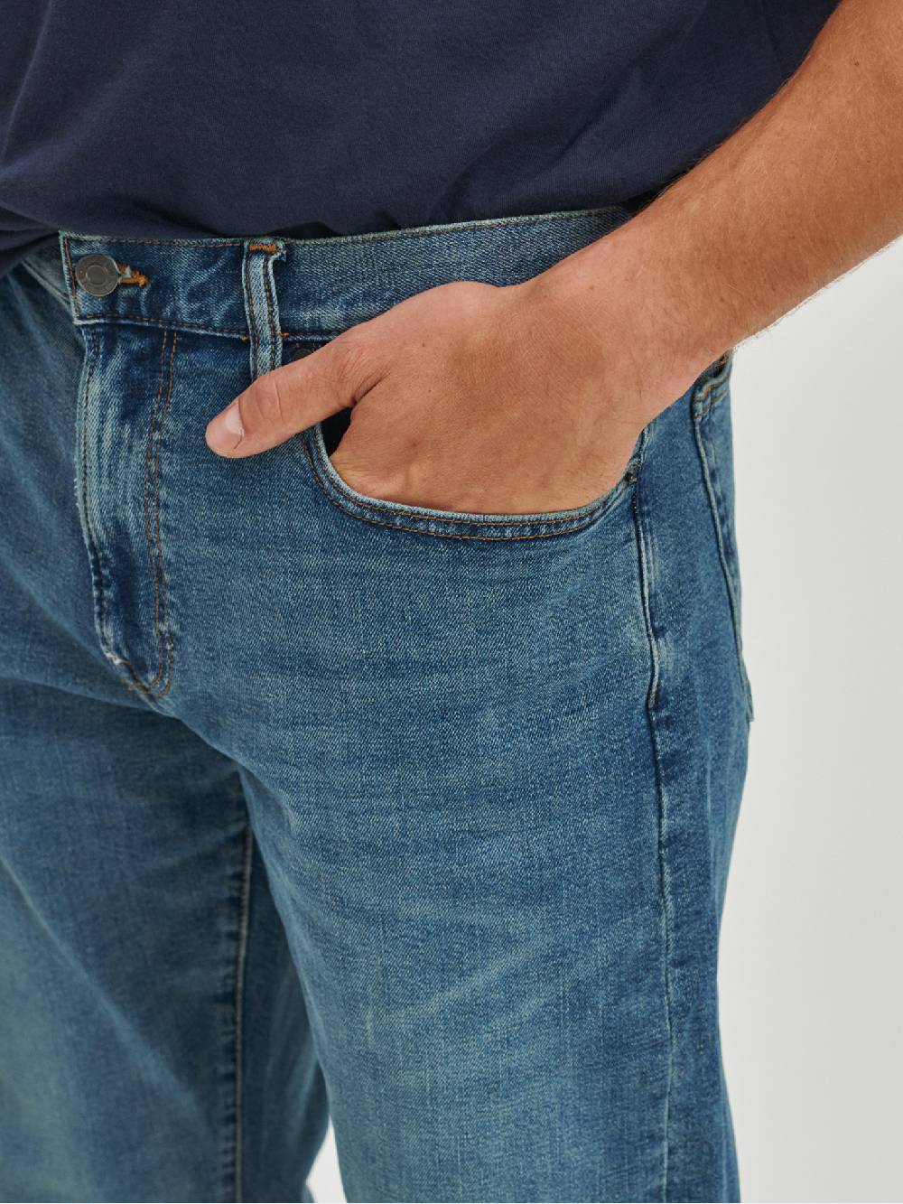 GAP V-Straight Taper Fairfax Medium Jeans