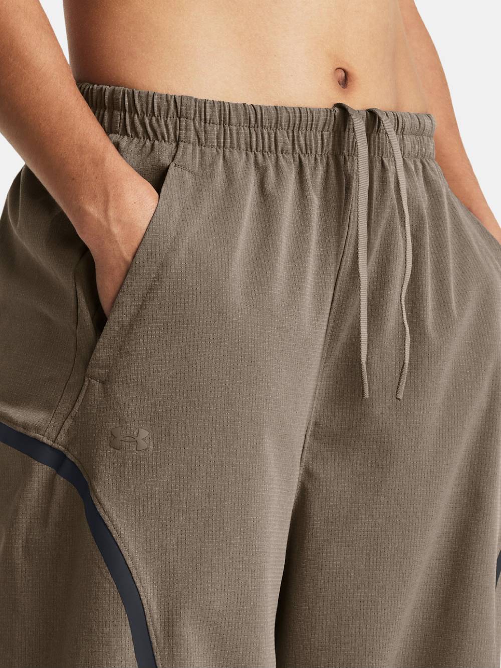 Under Armour UA Unstoppable Vent Parachute Hose