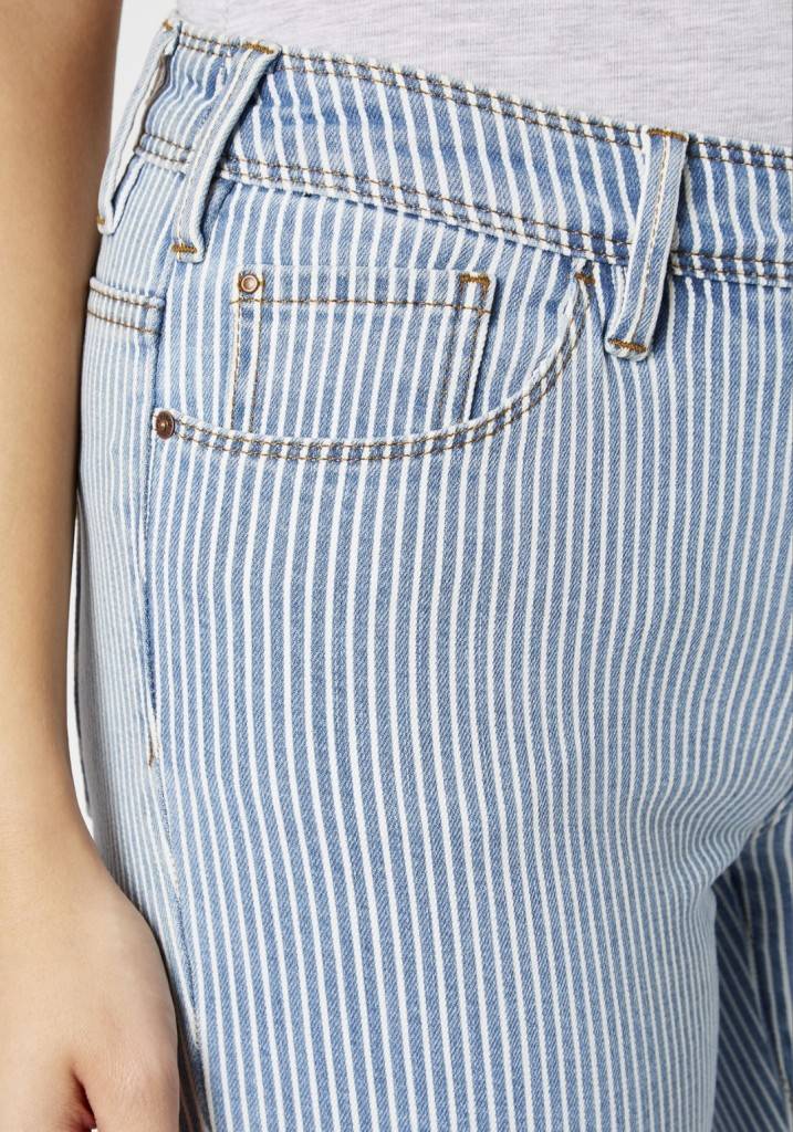 Paddocks LUCY Bermuda Schmale Passform - Light Blue Striped