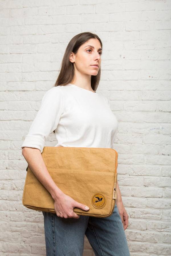 Papero PAPERO Laptoptasche 15,6-Zoll Aus Kraftpapier ARMADILLO Federleicht, Wasserfest, Vegan, Nachhaltig