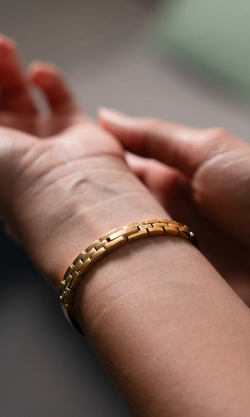 Paul Valentine Ethereal Watch Gold