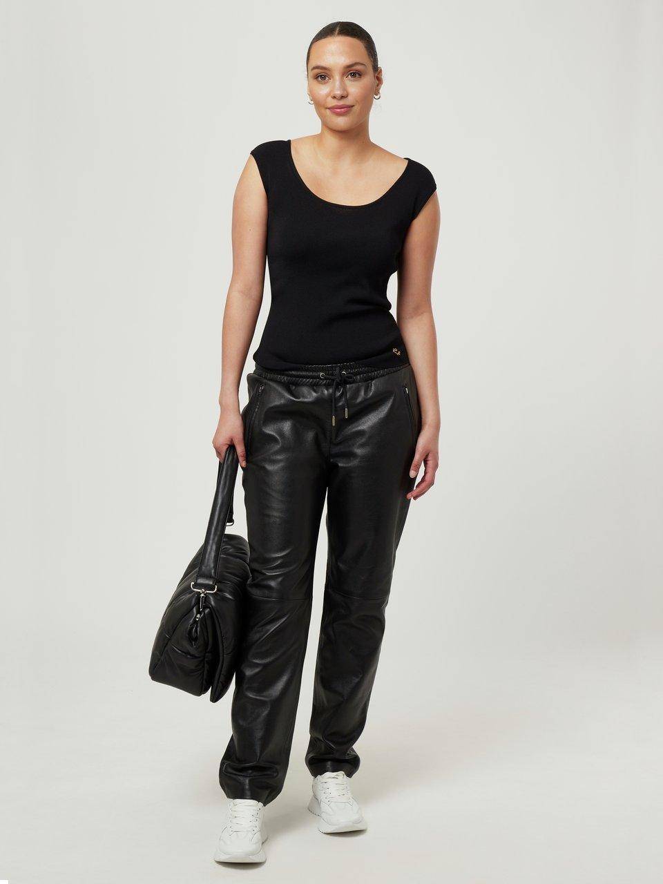 Emilia Lay Lederhose