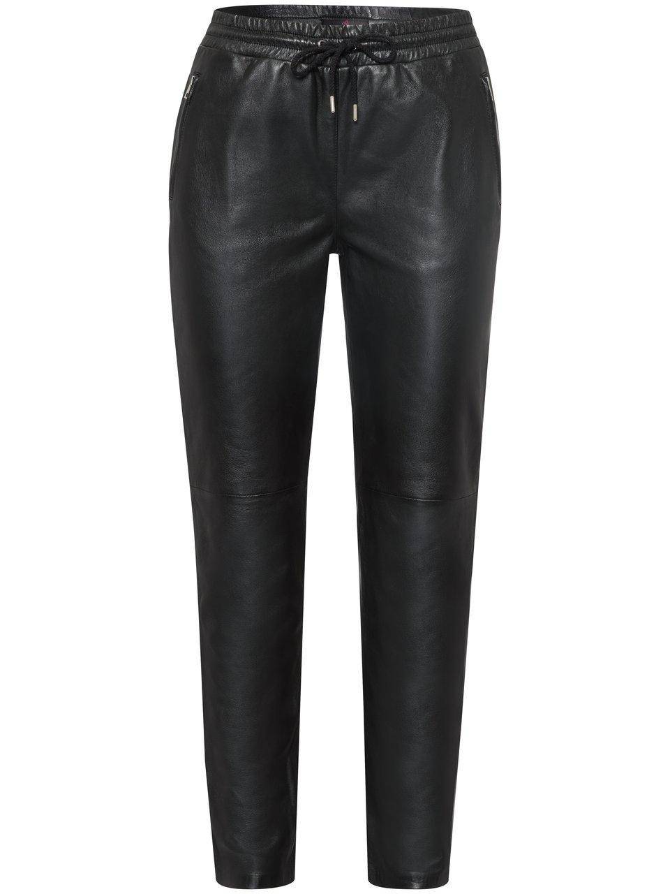 Emilia Lay Lederhose