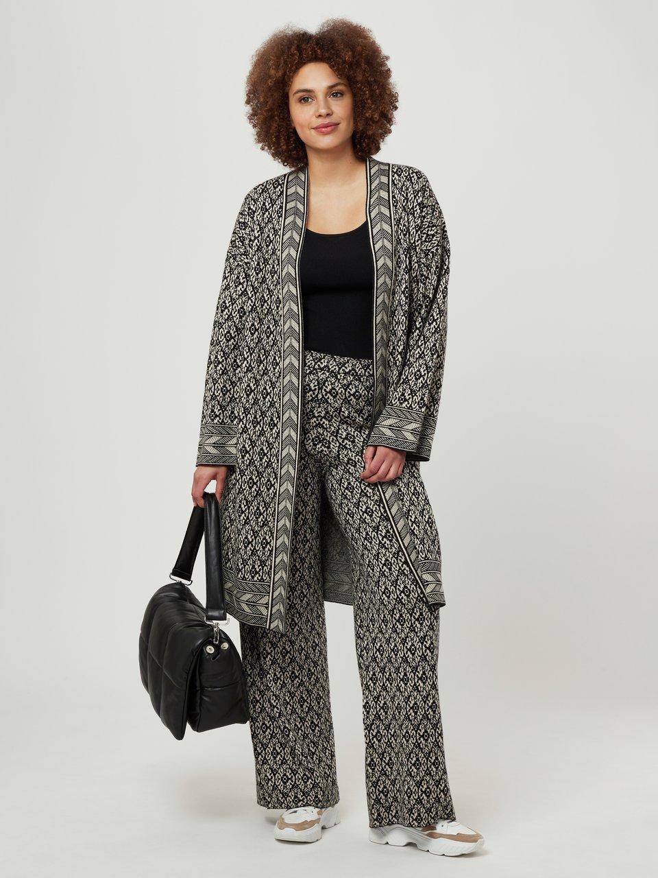 Emilia Lay Strickhose