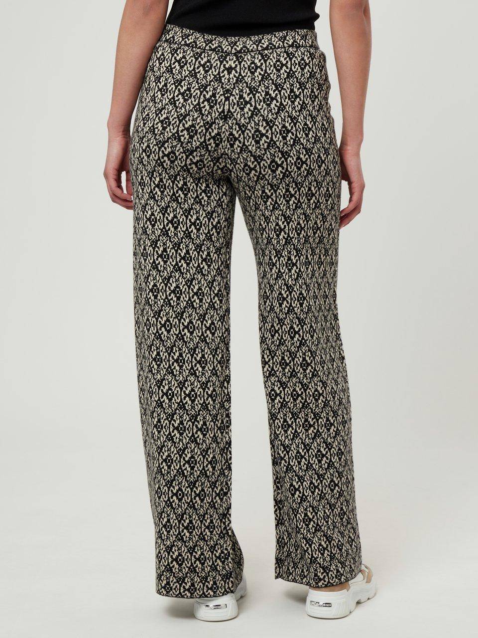 Emilia Lay Strickhose