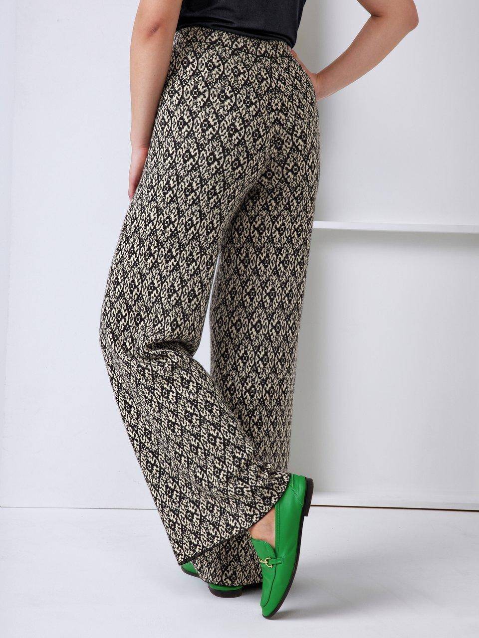 Emilia Lay Strickhose