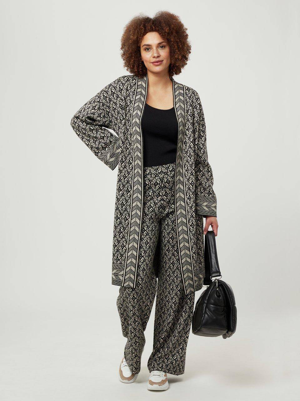 Emilia Lay Strickmantel