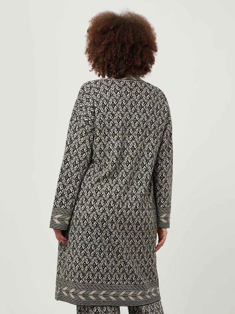 Emilia Lay Strickmantel