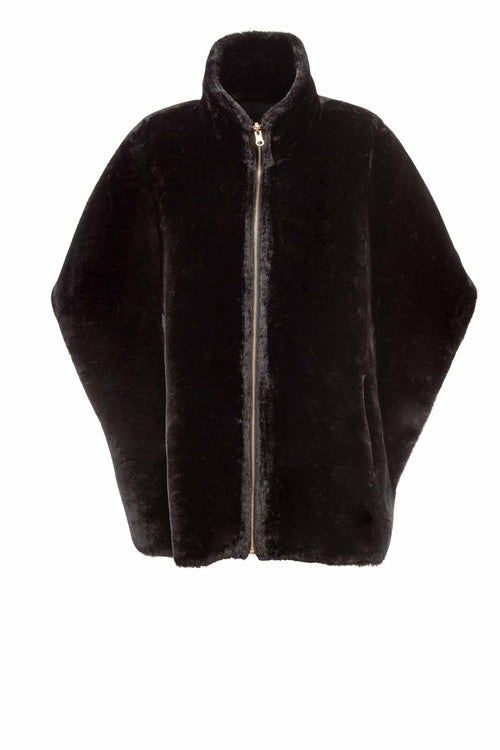 Petite M. Cape Zum Wenden In Lammfell Imitat Schwarz