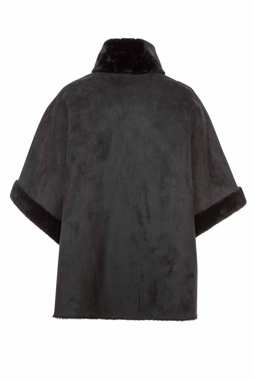 Petite M. Cape Zum Wenden In Lammfell Imitat Schwarz