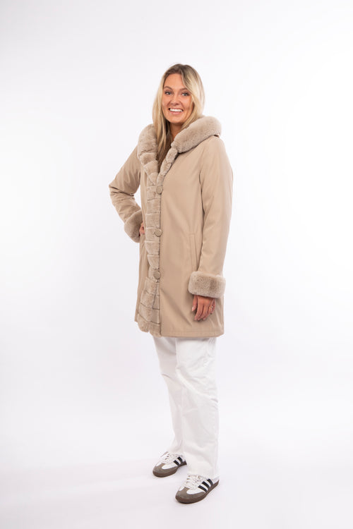 Petite M. Kunstpelz Kurz Mantel Wendeteil in der Farbe Beige