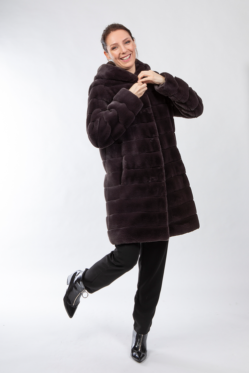 Petite M. Kunstpelz Kurzmantel mit Kapuze in Anthrazit