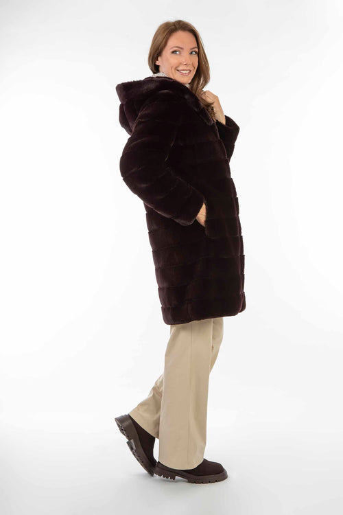 Petite M. Kunstpelz Kurzmantel Mit Kapuze In Dunkel Weinrot