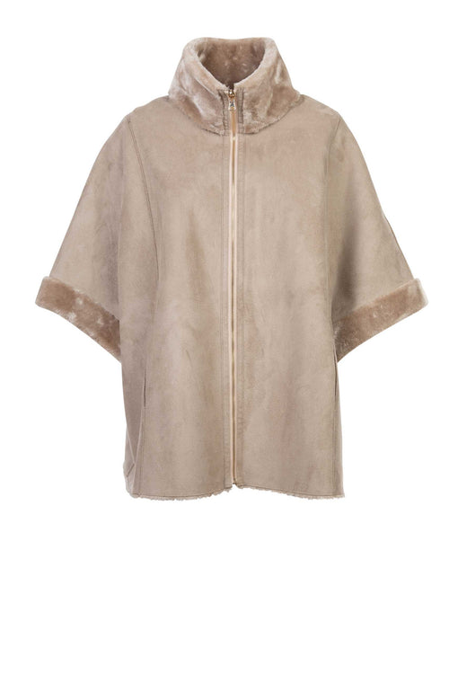 Petite M. Cape Zum Wenden In Kunstlammfell