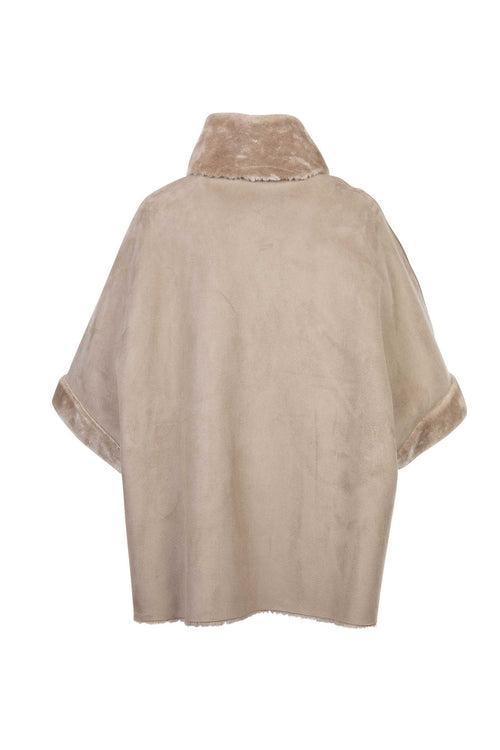 Petite M. Cape Zum Wenden In Kunstlammfell