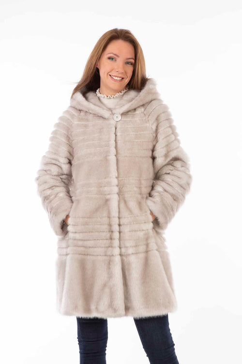 Petite M. Kunstpelzmantel in Nerzoptik Silbergrau