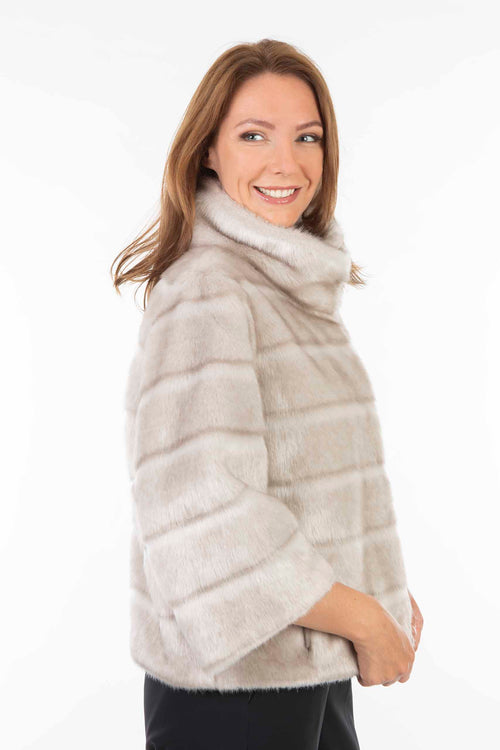 Petite M. Kurze Kunstpelzjacke In Silbergrau