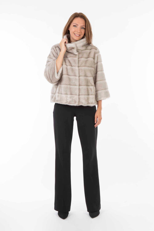 Petite M. Kurze Kunstpelzjacke in Silbergrau