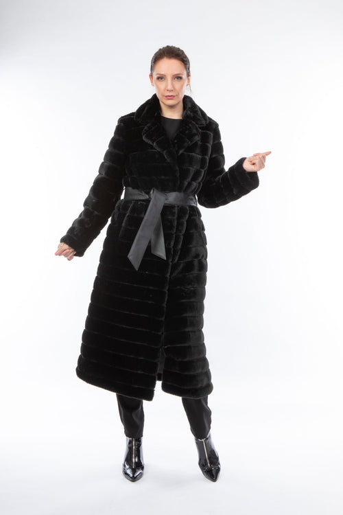 Petite M. Langer Kunstpelz Mantel in Schwarz