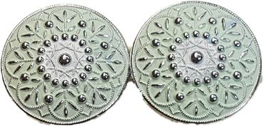 Pezzo D'oro Dirndl Schürzenschließe Metall, Farbig Coloriert ,2x Runde Form 2-teilig. Filigrane Form