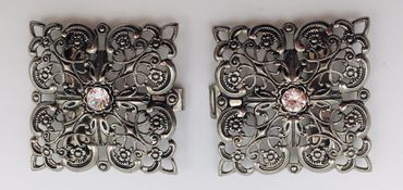 Pezzo D'oro Dirndlspangerl, Schürzenschließe, Swarovskisteine, Altsilber