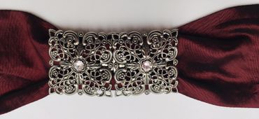 Pezzo D'oro Dirndlspangerl, Schürzenschließe, Swarovskisteine, Altsilber