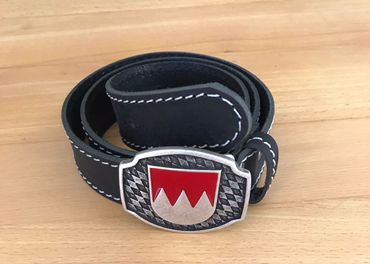 Pezzo D'oro Franken-Gürtel Büffelleder inkl. Schließe mit fränkischem Rechen schwarz